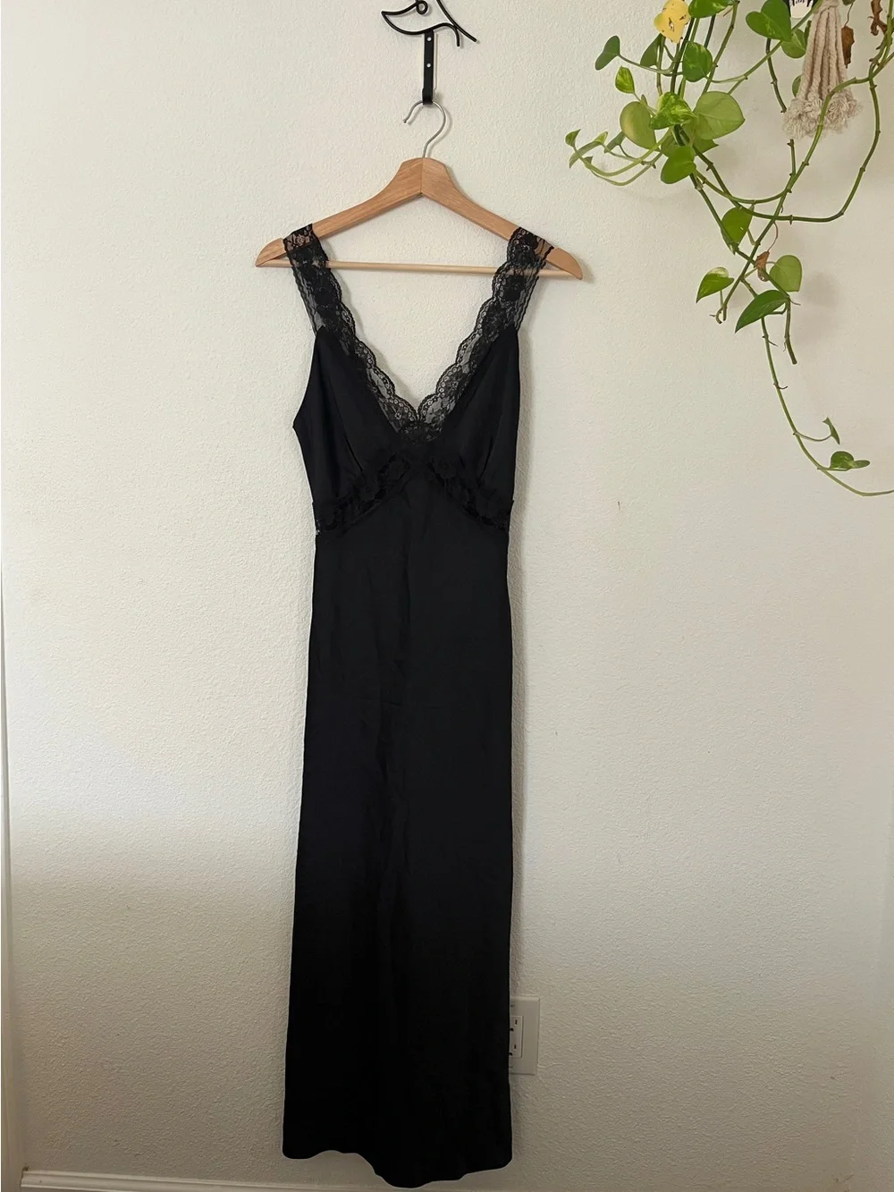 Abercrombie and Fitch Black Lace-Trim Slip Dress sz XS